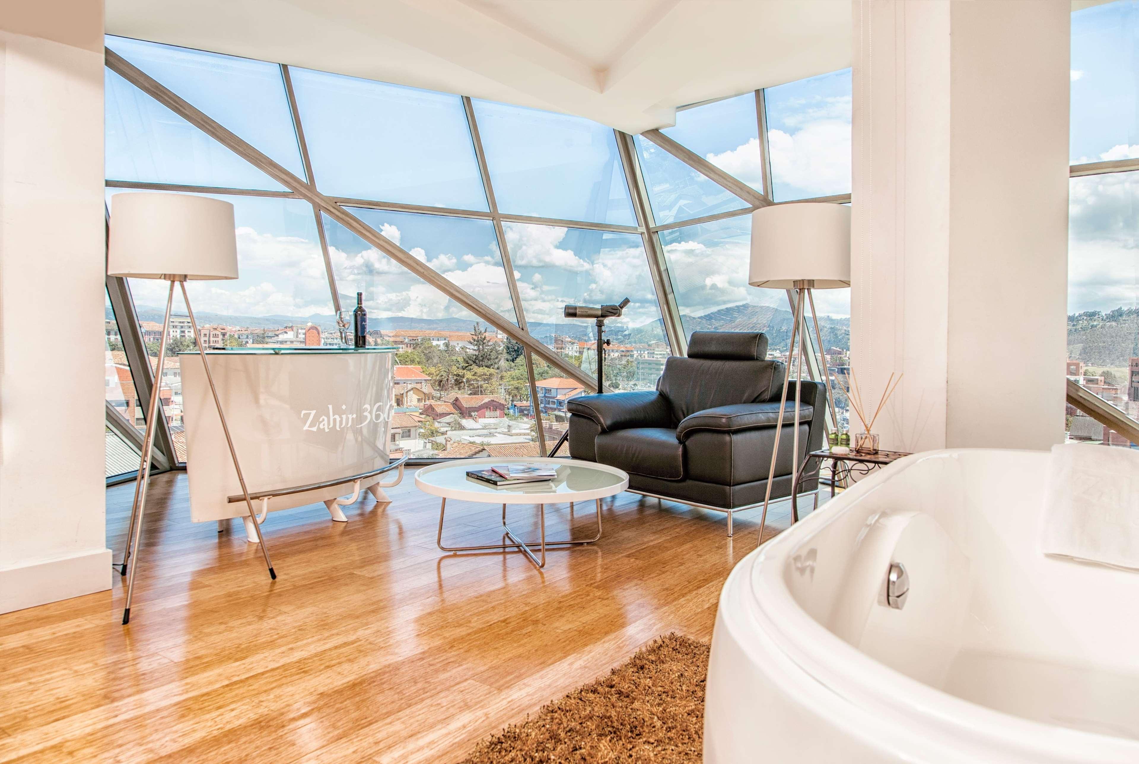 ทริป บาย วินด์แฮม กูเอนกา ซาอีร์ Hotel กูเอ็งกา ภายนอก รูปภาพ